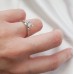 Λευκόχρυσο μονόπετρο δαχτυλίδι Κ14 με στριφογυριστή γάμπα